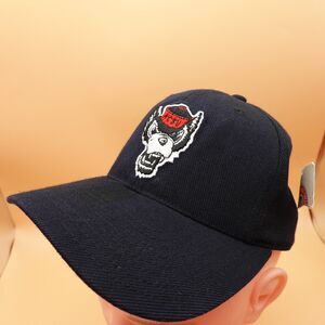 Vintage NC State Wolfpack Hat Cap Fitted Mens 7 NCAA College Basketball 90s